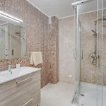 Residencia El Duque - 1, Marius אדחה