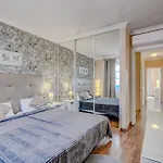 Residencia El Duque - 1, Marius אדחה
