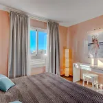 Residencia El Duque - 1, Marius אדחה