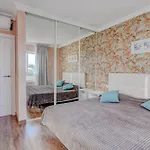 Residencia El Duque - 1, Marius אדחה